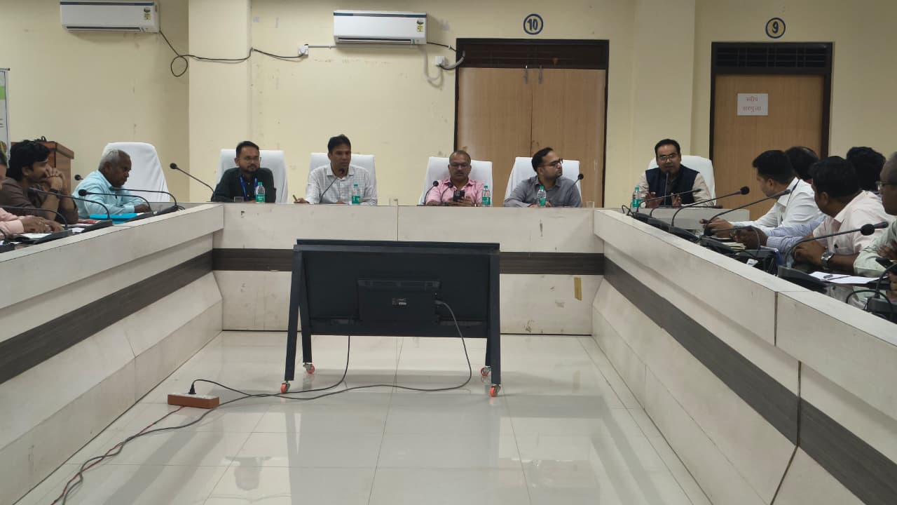कलेक्टर श्री विलास भोसकर की अध्यक्षता में जिला परामर्शदात्री समिति (डीसीसी) की बैठक सम्पन्न